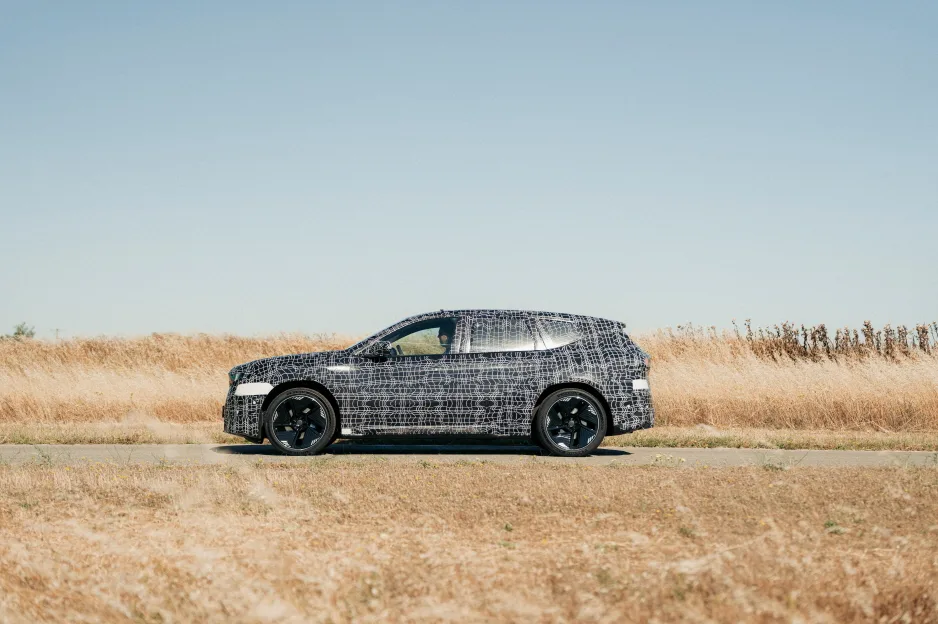 BMW 노이어 클라쎄 첫 양산 모델 iX3, 9월 IAA 공개 앞두고 테스트 4 Pioneering technology meets pure driving pleasure: testing BMW iX3 prototypes.