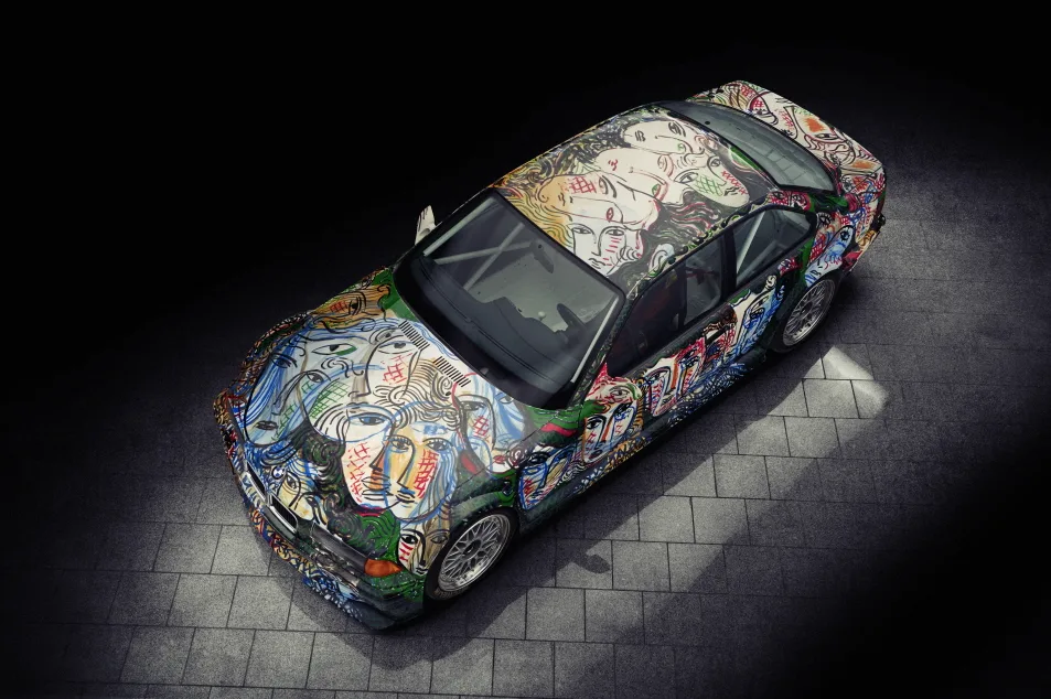 P90604232 highRes bmw art car 13 von s https://mobilityground.com/wp-content/uploads/2025/07/P90604229_highRes_bmw-art-car-8-by-ken.webp