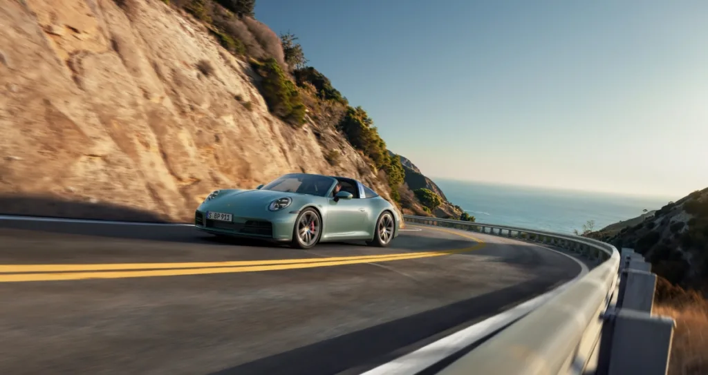포르쉐 911, Porsche is expanding its range of all-wheel-drive versions of the 911