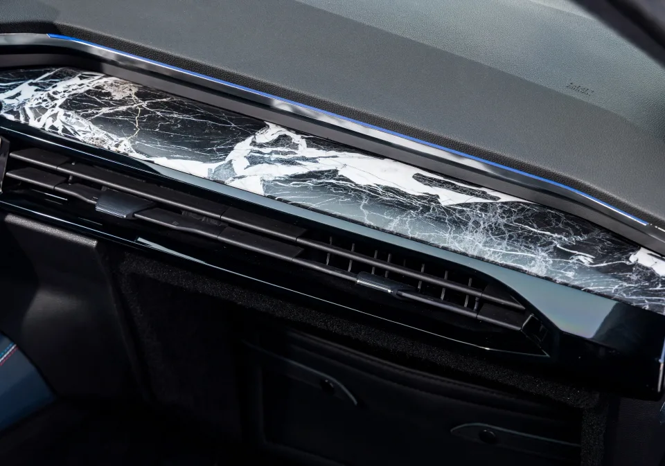 Presidential Renault Rafale Hyper Hybrid E-Tech 4x4 300 hp 2 르노 라팔, Presidential Renault Rafale: an exceptional vehicle crafted to the requirements of the French Presidency