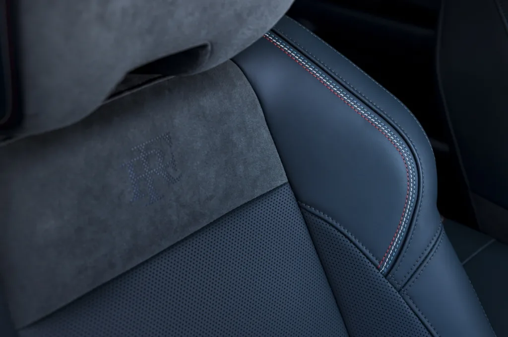 Presidential Renault Rafale Hyper Hybrid E-Tech 4x4 300 hp 3 르노 라팔, Presidential Renault Rafale: an exceptional vehicle crafted to the requirements of the French Presidency