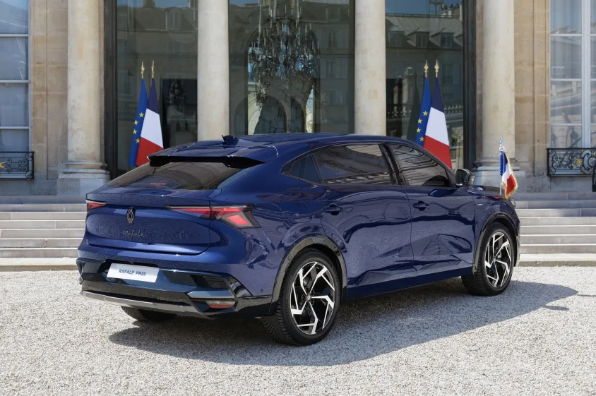 Presidential Renault Rafale Hyper Hybrid E-Tech 4x4 300 hp 5 르노 라팔, Presidential Renault Rafale: an exceptional vehicle crafted to the requirements of the French Presidency