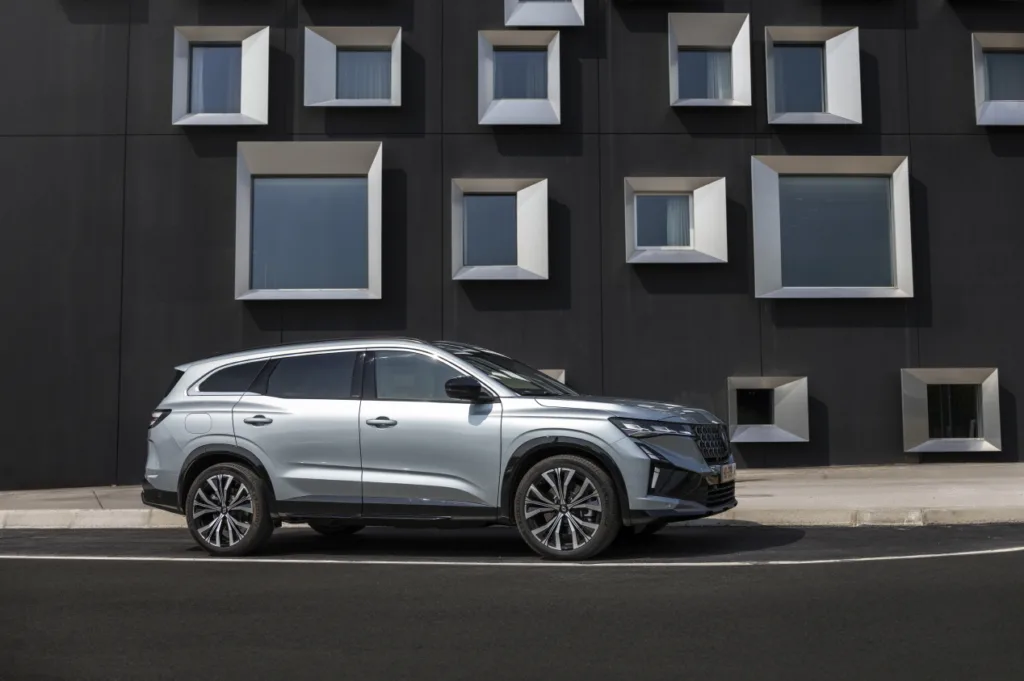 Renault new E-Tech hybrid 160 and 200 with Symbioz, Espace 6 르노 E-Tech 하이브리드, 르노 에스파스 그리고 르노 심비오즈에 새롭게 적용, Two new-generation full hybrid powertrains on the road with Symbioz and Espace