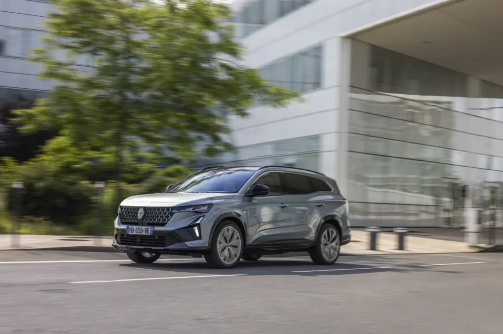 Renault new E-Tech hybrid 160 and 200 with Symbioz, Espace 1 르노 E-Tech 하이브리드, 르노 에스파스 그리고 르노 심비오즈에 새롭게 적용, Two new-generation full hybrid powertrains on the road with Symbioz and Espace