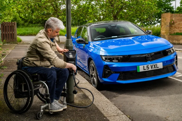 복스홀 장애인 전기차 충전소 불편 느낀다 - MORE THAN A THIRD OF COUNCILS STILL DO NOT PROVIDE EV CHARGING ADAPTED TO SUIT DISABLED DRIVERS