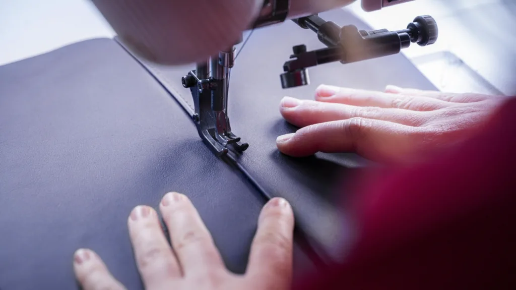 포르쉐-페라가모, 911 카레라 4 GTS·타이칸 4S 스페셜 에디션 9 img 40 https://mobilityground.com/wp-content/uploads/2025/07/4.webp