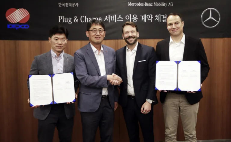 메르세데스-벤츠, 한국전력공사와 전기차 간편 충전 서비스 제공 위한 플러그 앤 차지 계약 체결