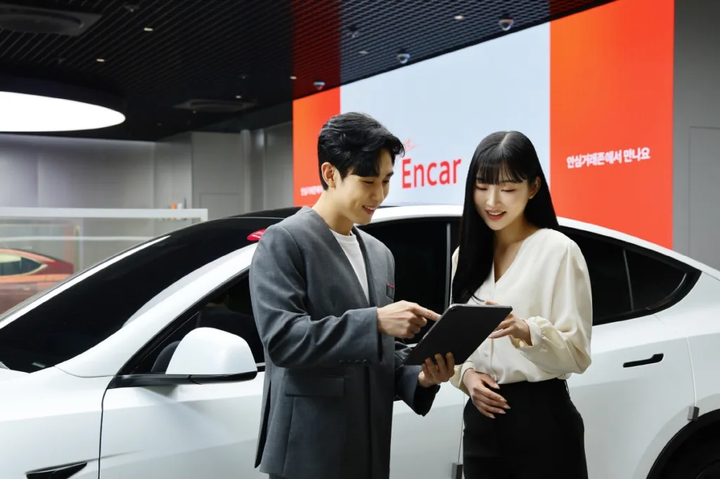 엔카 안심거래존 강서점 개장, 90일 보증에 7일 환불까지 신뢰도 혁신 2 이미지 엔카닷컴 엔카 안심거래존 서울 강서점 오픈 https://mobilityground.com/wp-content/uploads/2025/07/별첨-이미지_엔카닷컴-엔카-안심거래존-1.webp