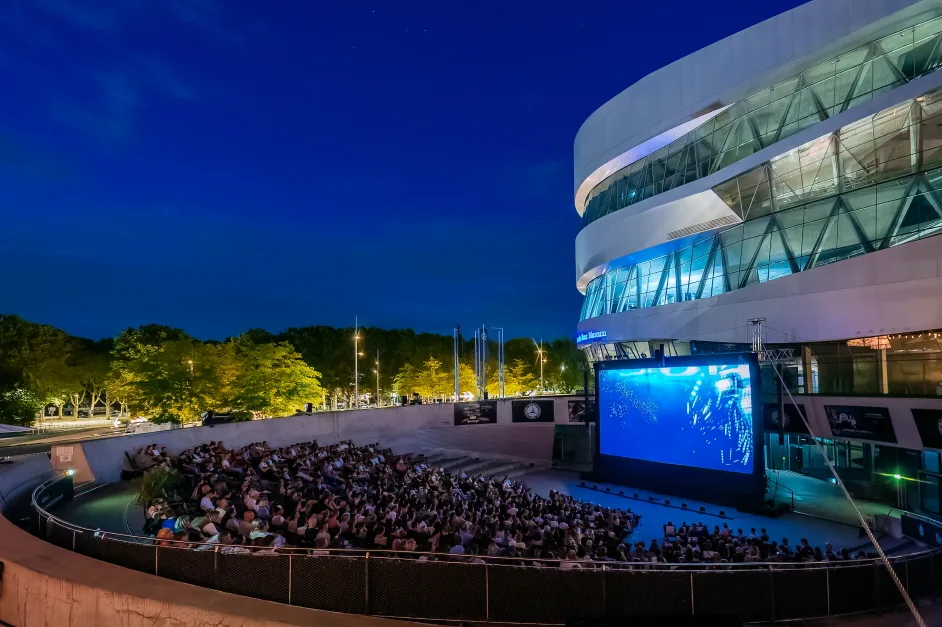 메르세데스-벤츠 박물관, 8월 중순부터 야외 영화관 프로그램 17편 상영 2 25c0151 005 https://mobilityground.com/wp-content/uploads/2025/08/25c0151_001.webp