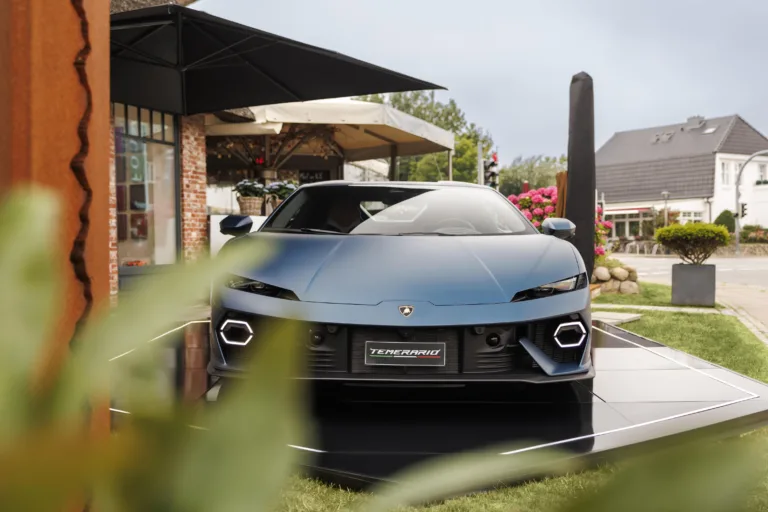 람보르기니 테메라리오, 우르스 SE, Automobili Lamborghini captivates Sylt: performance meets art