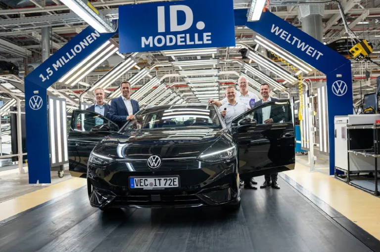 폭스바겐 전기차 ID. 패밀리 A milestone in the transformation: Volkswagen delivers the 1.5 millionth all-electric ID. model