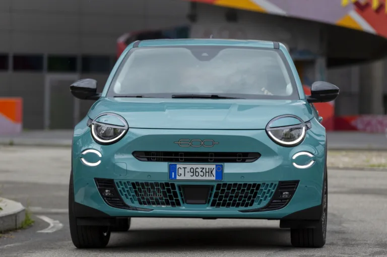피아트 600 하이브리드, FIAT announces changes to 600 Hybrid range with new Icon trim level