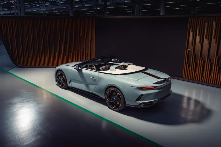 벤틀리 바투르 컨버터블 One plus One: First Batur Convertible produced by Mulliner