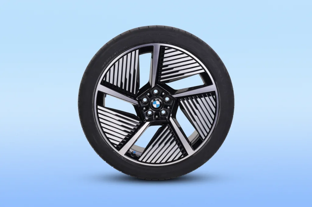 BMW iX3 신형 공개, 1년 만에 친환경 효과 구현하는 놀라운 기술 공개 6 P90612021 highRes https://mobilityground.com/wp-content/uploads/2025/08/P90613009-highRes.webp