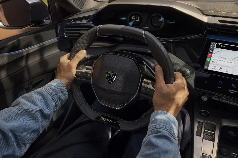 푸조 308, 308SW의 완전 변신! 프랑스가 독일 차들 제압하러 나섰다 9 PEUGEOT E308SW 2508GG 539 FR https://mobilityground.com/wp-content/uploads/2025/08/PEUGEOT_E308_2508STYP_200_FR.webp