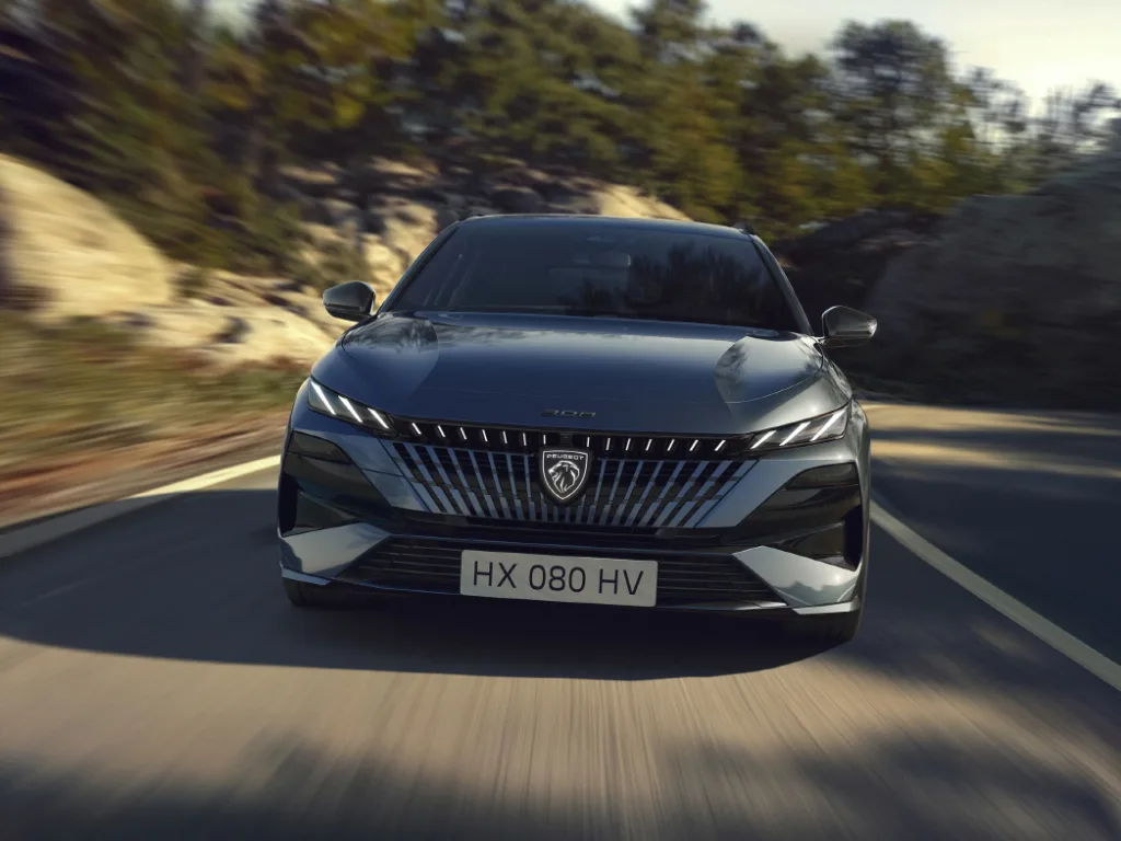 푸조 308, 308SW의 완전 변신! 프랑스가 독일 차들 제압하러 나섰다 12 PEUGEOT E308SW 2508STYP 200 FR https://mobilityground.com/wp-content/uploads/2025/08/PEUGEOT_E308_2508STYP_200_FR.webp