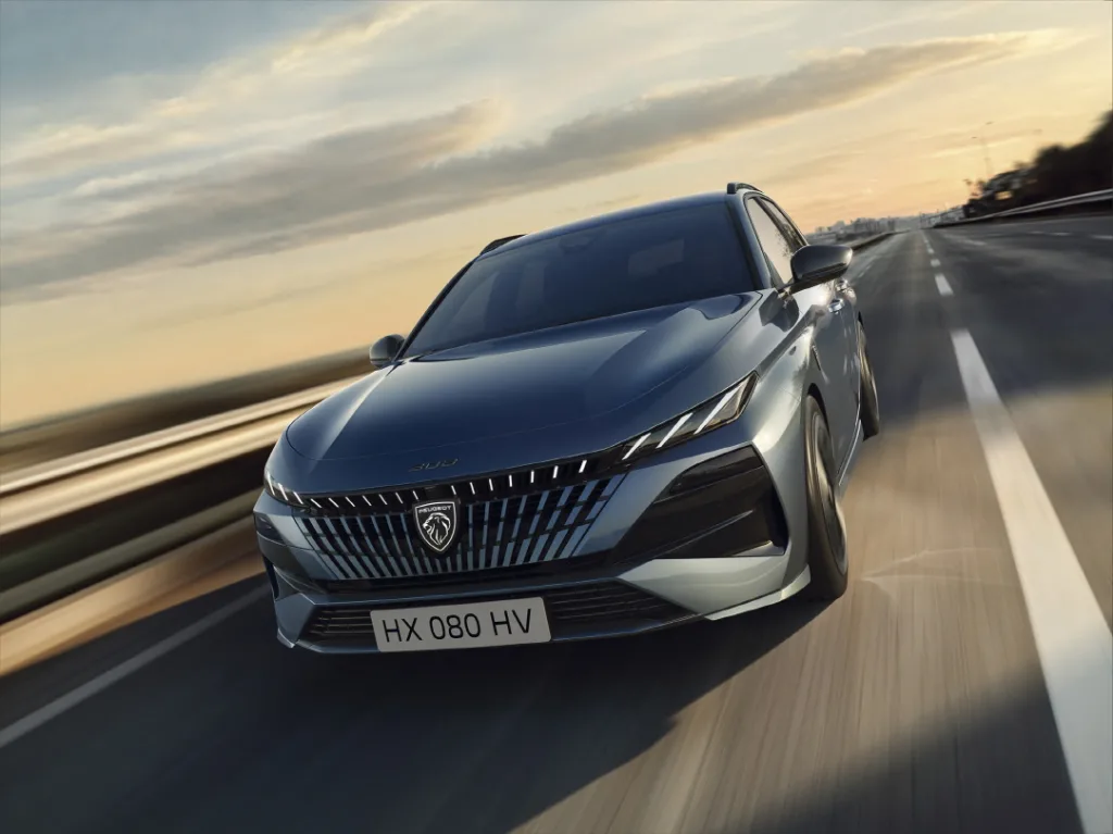푸조 308, 308SW의 완전 변신! 프랑스가 독일 차들 제압하러 나섰다 15 PEUGEOT E308SW 2508STYP 230 FR https://mobilityground.com/wp-content/uploads/2025/08/PEUGEOT_E308_2508STYP_200_FR.webp