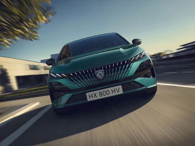 푸조 308, 푸조 308SW, NEW PEUGEOT 308 AND PEUGEOT 308 SW: SERIOUS ABOUT DRIVING