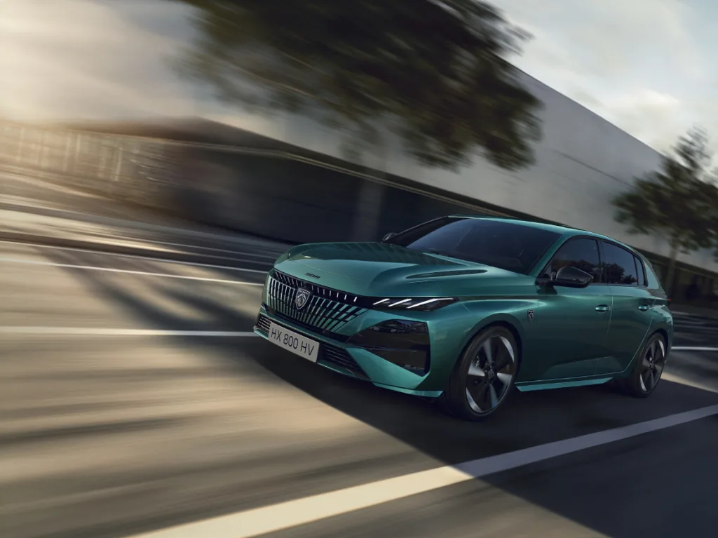 푸조 308, 308SW의 완전 변신! 프랑스가 독일 차들 제압하러 나섰다 3 PEUGEOT E308 2508STYP 230 FR https://mobilityground.com/wp-content/uploads/2025/08/PEUGEOT_E308_2508STYP_200_FR.webp