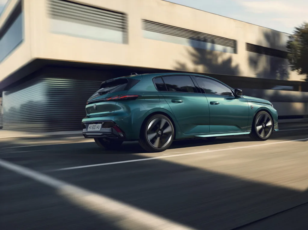 푸조 308, 308SW의 완전 변신! 프랑스가 독일 차들 제압하러 나섰다 6 PEUGEOT E308 2508STYP 250 FR https://mobilityground.com/wp-content/uploads/2025/08/PEUGEOT_E308_2508STYP_200_FR.webp