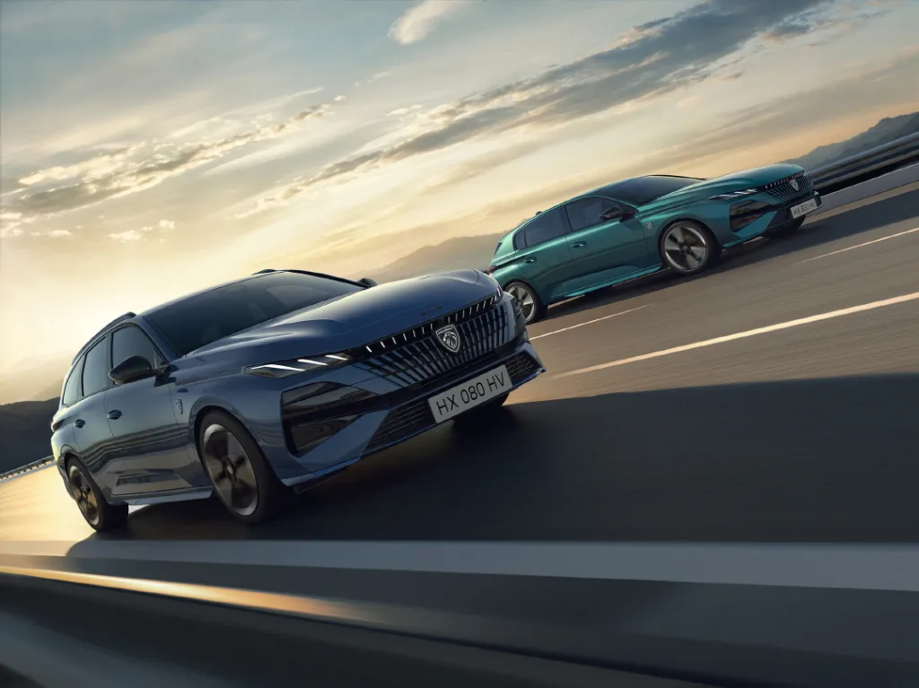 푸조 308, 308SW의 완전 변신! 프랑스가 독일 차들 제압하러 나섰다 11 PEUGEOT GAM E308 E308SW 2508STYP 290 FR https://mobilityground.com/wp-content/uploads/2025/08/PEUGEOT_E308_2508STYP_200_FR.webp