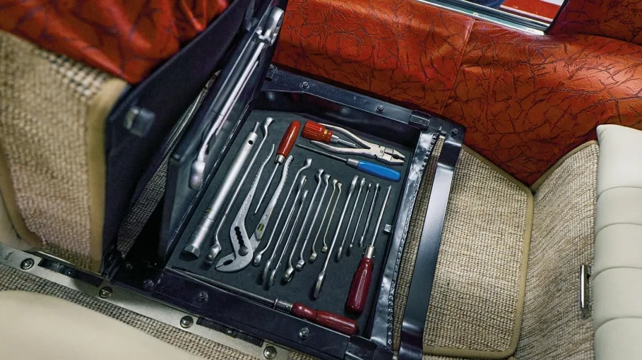 세상 단 하나뿐인 포르쉐 356 A 원오프 발견, 10년 복원 대서사 7 Restored Porsche 356 A 1958 factory one off full of special requests 14 https://mobilityground.com/wp-content/uploads/2025/08/Restored-Porsche-356-A-1958-factory-one-off-full-of-special-requests-1.webp