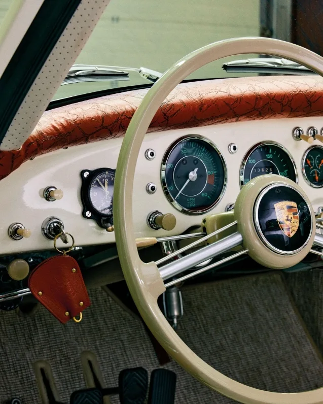 세상 단 하나뿐인 포르쉐 356 A 원오프 발견, 10년 복원 대서사 3 Restored Porsche 356 A 1958 factory one off full of special requests 4 https://mobilityground.com/wp-content/uploads/2025/08/Restored-Porsche-356-A-1958-factory-one-off-full-of-special-requests-1.webp