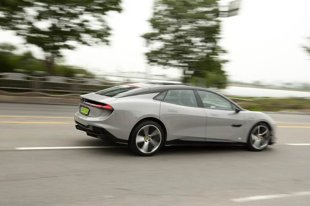 로터스 에메야 2 https://mobilityground.com/wp-content/uploads/2025/08/로터스-엘레트라-1.webp