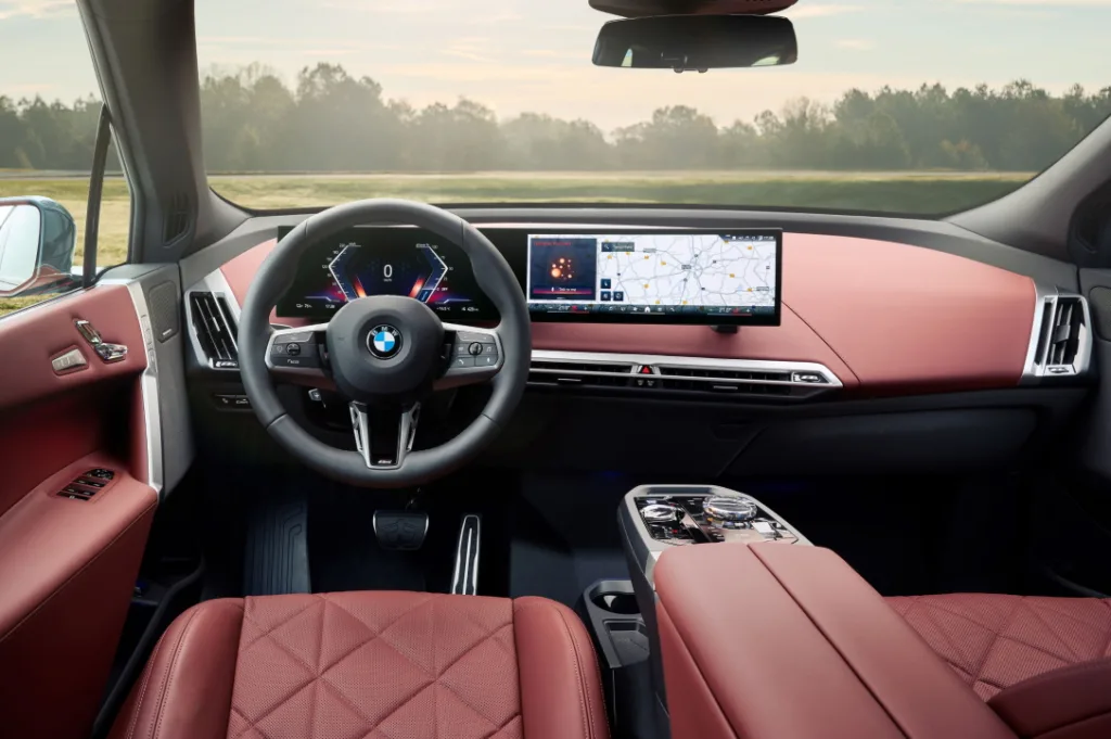 사진 BMW 코리아 강렬한 디자인과 향상된 주행성능 갖춘 뉴 iX 공식 출시 3 https://mobilityground.com/wp-content/uploads/2025/08/사진-BMW-코리아-강렬한-디자인과-향상된-주행성능-갖춘-뉴-iX-공식-출시-2.webp