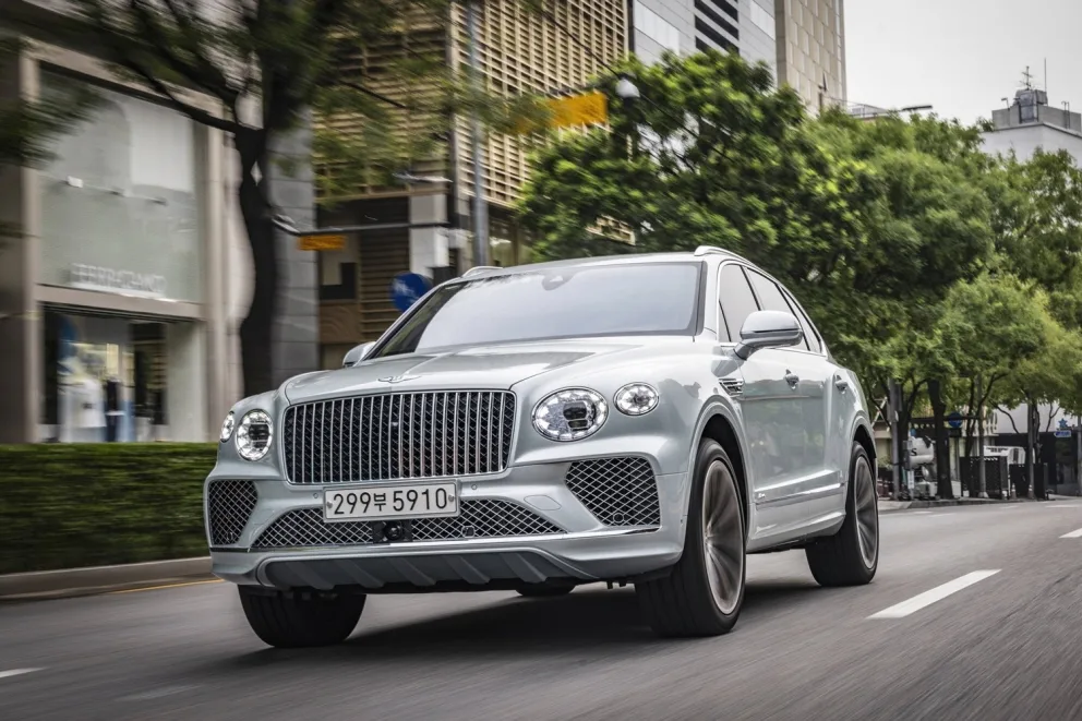 벤틀리서울 '벤테이가 엑스트라오디너리 썸머' 행사, 1,000번째 고객은? 2 참고 사진 벤틀리 벤테이가 아주르 1 https://mobilityground.com/wp-content/uploads/2025/08/참고-사진-벤틀리-벤테이가-아주르-5.webp