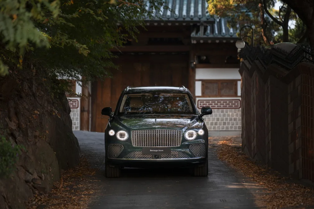 벤틀리서울 '벤테이가 엑스트라오디너리 썸머' 행사, 1,000번째 고객은? 1 참고 사진 벤틀리 벤테이가 아주르 5 https://mobilityground.com/wp-content/uploads/2025/08/참고-사진-벤틀리-벤테이가-아주르-5.webp