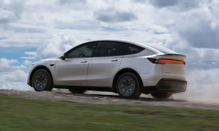 테슬라 모델 Y L, Tesla Model Y L