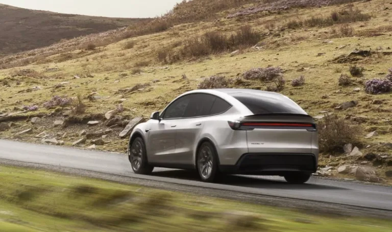 테슬라 모델 Y L, Tesla Model Y L, 테슬라 프리미엄 커넥티비티 구독료 인상