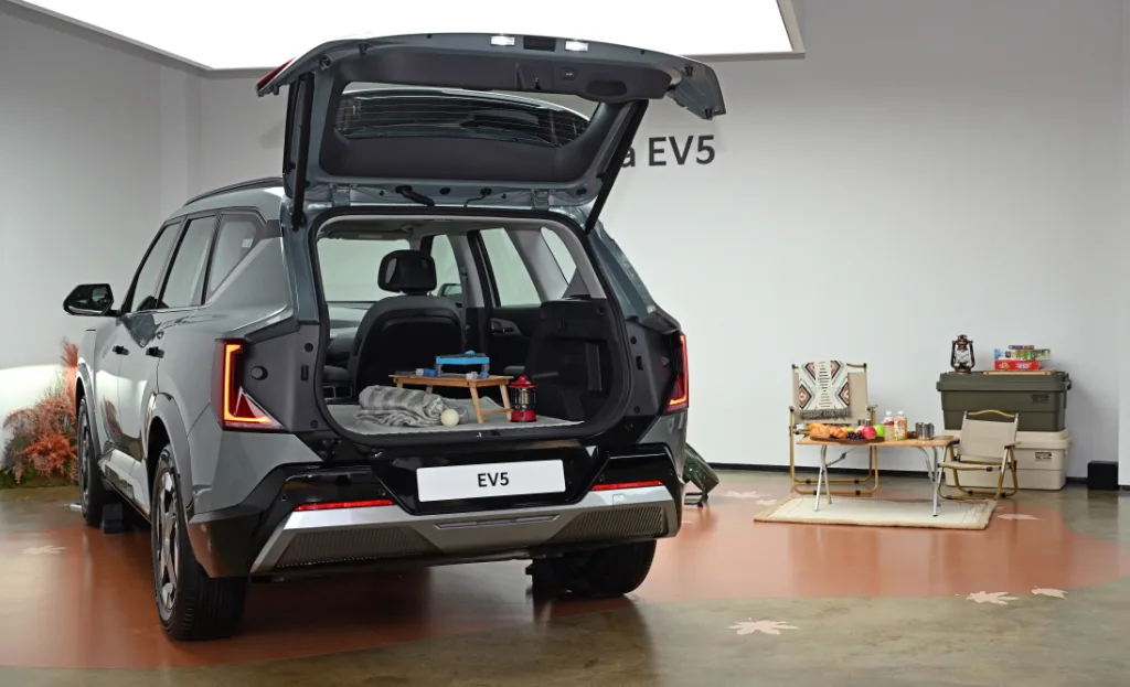 460km 주행거리로 편하게! 기아 EV5, 전기 SUV 시장 판도 바꾼다 11 250903 기아 더 기아 EV5 국내 첫 발표 및 계약 개시4 https://mobilityground.com/wp-content/uploads/2025/09/250903-기아-더-기아-EV5-국내-첫-발표-및-계약-개시1.webp