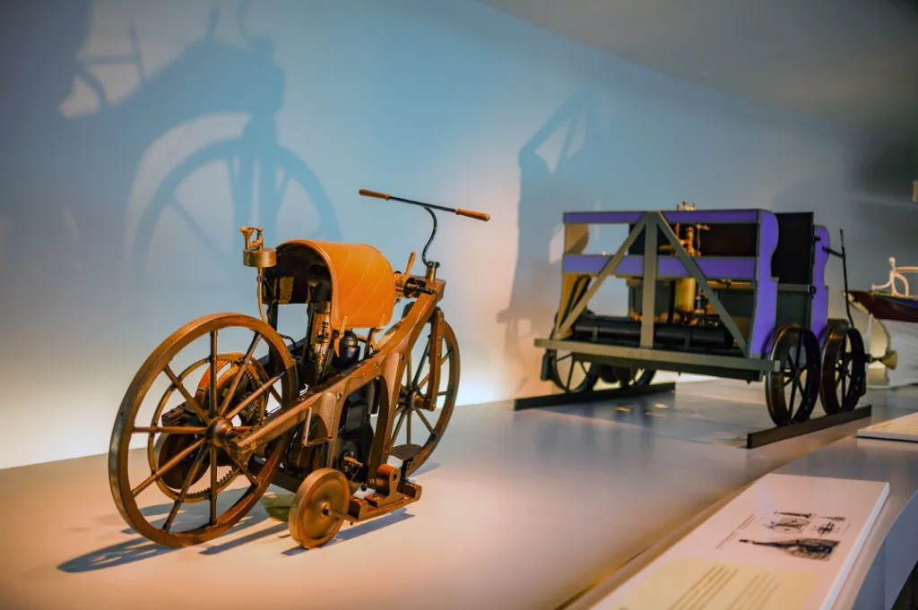 다임러, 140년 전 최초 모터바이크 출시 0.5마력으로 시작된 혁명 5 25c0109 003 https://mobilityground.com/wp-content/uploads/2025/09/25c0109_019.webp