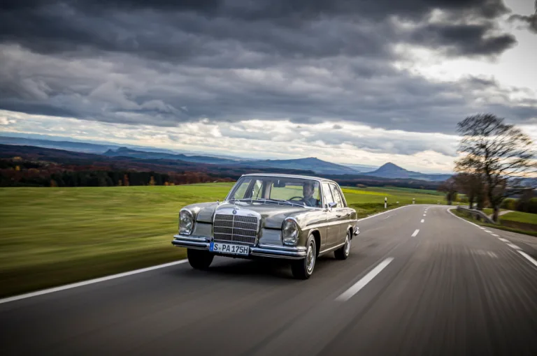메르세데스-벤츠 럭셔리 클래식카, Style icons in the luxury class: 60 years of Mercedes-Benz model series 108/109