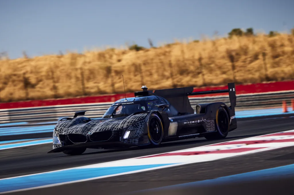 Hypercar with a new look: BMW M Hybrid V8 receives aerodynamic updates for the 2026 season.