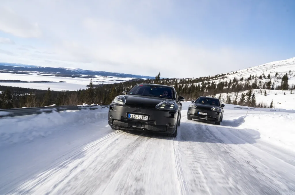 20% 빨라진 개발의 비밀! 포르쉐 카이엔 일렉트릭의 충격적 테스트 4 S25 1096 a3 rgb https://mobilityground.com/wp-content/uploads/2025/09/S25_1093_a3_rgb-scaled.webp