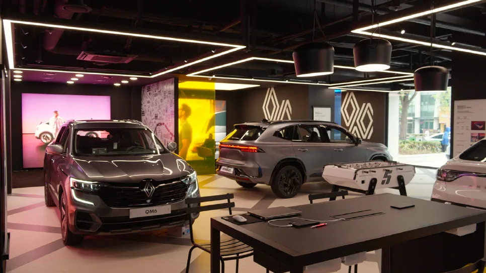 24시간 무인 전시장이 현실로, 에피카 르노코리아 강남점 혁신 전환 2 르노코리아 강남 전시장 실내 https://mobilityground.com/wp-content/uploads/2025/09/르노코리아-강남-전시장-외관.webp