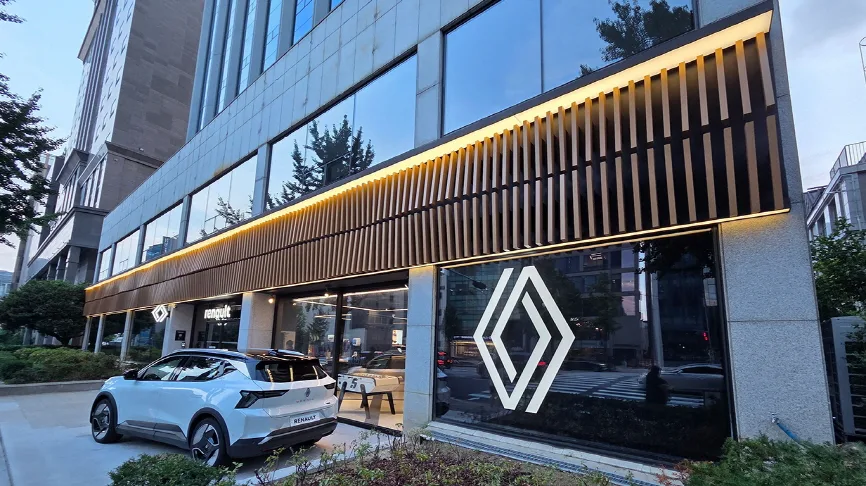 24시간 무인 전시장이 현실로, 에피카 르노코리아 강남점 혁신 전환 1 르노코리아 강남 전시장 외관 https://mobilityground.com/wp-content/uploads/2025/09/르노코리아-강남-전시장-외관.webp