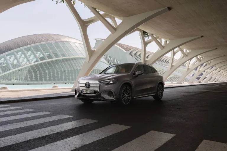 디 올 뉴 GLC 위드 EQ 테크놀로지(The all new GLC with EQ Technology)