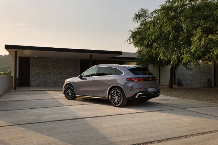 디 올 뉴 GLC 위드 EQ 테크놀로지(The all new GLC with EQ Technology)