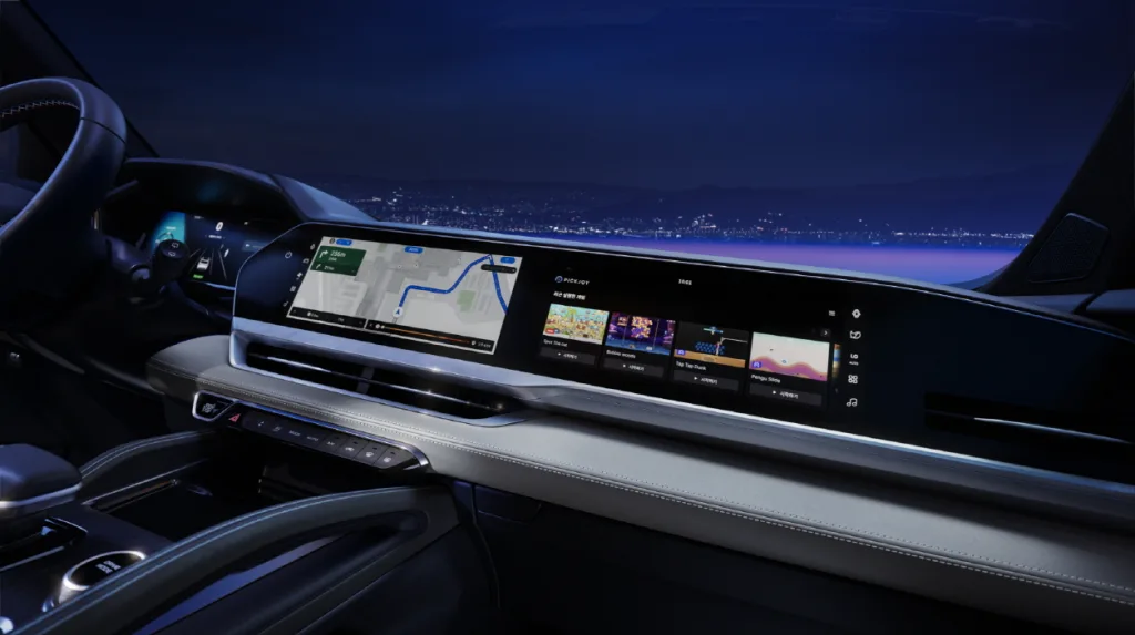 사진자료 openR 파노라마 스크린에 탑재된 아케이드 게임 기능 https://mobilityground.com/wp-content/uploads/2025/09/사진자료-2026년형-르노-그랑-콜레오스-신규-컬러-새틴-유니버스-화이트.webp