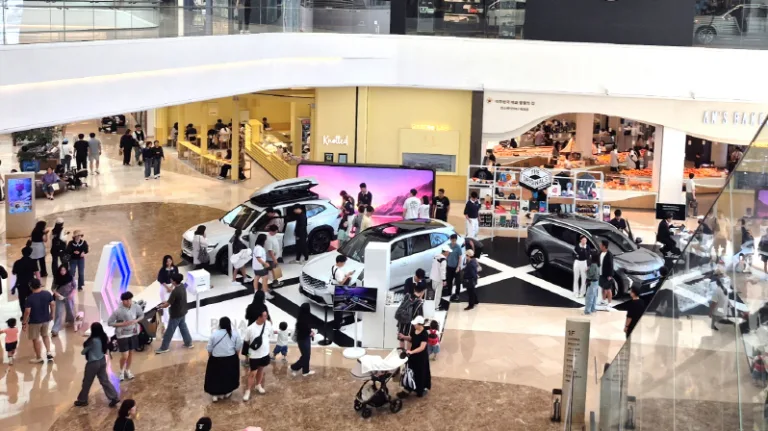 스타필드 하남에서 진행된 르노 팝업 스테이지 행사에 그랑 콜레오스, 세닉 E-Tech 100% 일렉트릭
