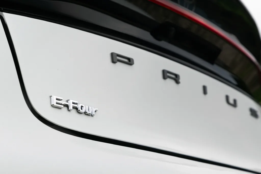 사진자료 토요타코리아 ‘26년형 프리우스 HEV AWD XLE 출시 2 https://mobilityground.com/wp-content/uploads/2025/09/사진자료-토요타코리아-‘26년형-프리우스-HEV-AWD-XLE-출시_1.webp