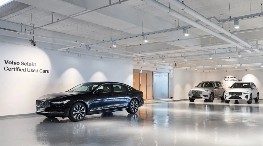 사진자료2 볼보자동차코리아 ‘볼보 셀렉트SELEKT 강서 전시장 신규 오픈 https://mobilityground.com/wp-content/uploads/2025/09/사진자료2_볼보자동차코리아-‘볼보-셀렉트SELEKT-강서-전시장-신규-오픈.webp