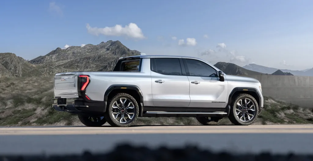 2025 gmc sierra ev denali 009 https://mobilityground.com/wp-content/uploads/2025/10/2025-gmc-sierra-ev-denali-010.webp