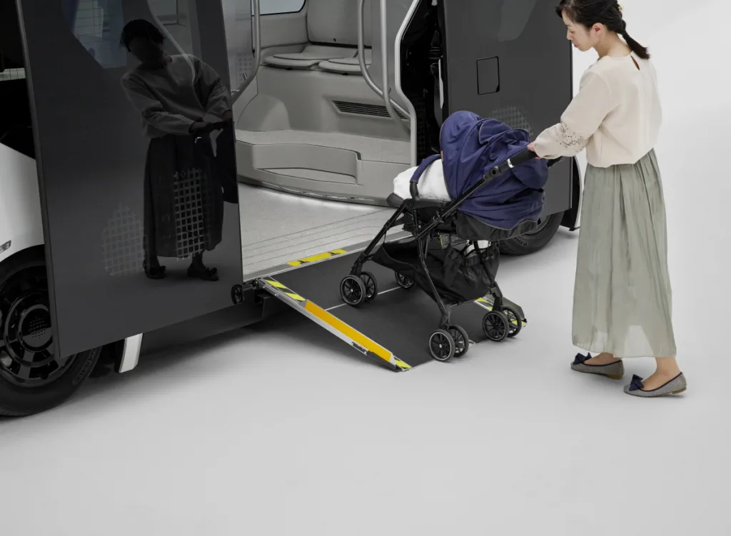 도요타, 모빌리티 혁명 가져올 e-팔레트 공개,17인승에 250km 주행! 4 20250915 02 15 https://mobilityground.com/wp-content/uploads/2025/10/20250915_02_01.webp