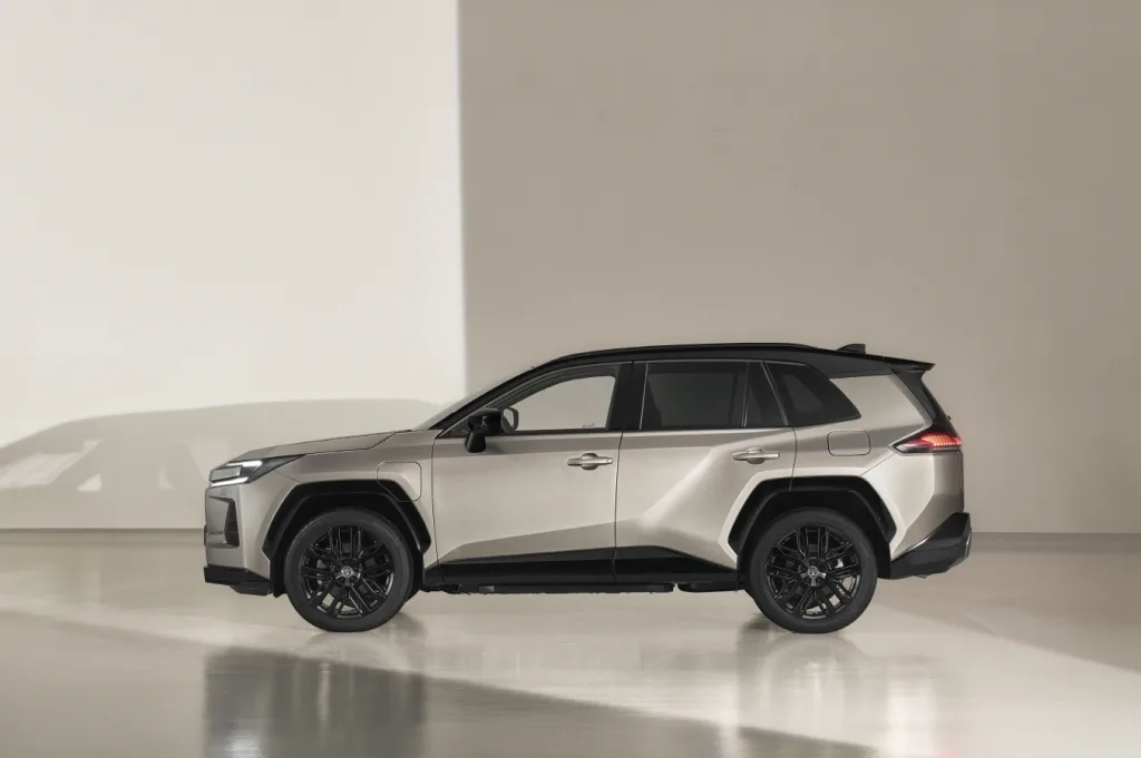 6 Generation Toyota RAV4, makes worldwide debut 3 토요타 RAV4 유럽 출시, All-new Toyota RAV4 makes worldwide debut