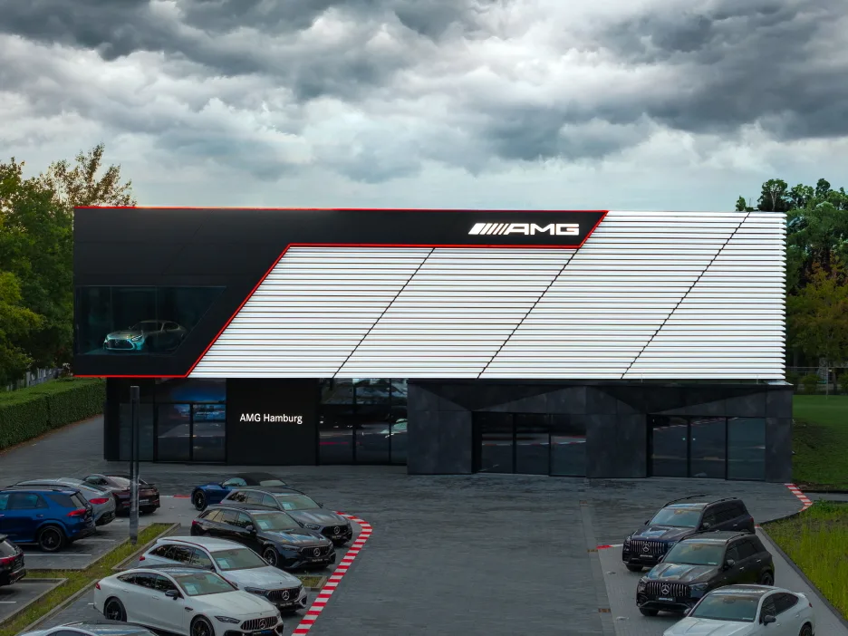 AMG 브랜드 센터, 함부르크에 1,400㎡ AMG 센터를 지은 이유는? 3 25c0247 001 https://mobilityground.com/wp-content/uploads/2025/10/25c0247_007.webp
